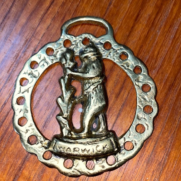 Warwick Castle Coat of Arms Horse Medallion Vtg Warwickshire England - Picture 1 of 5